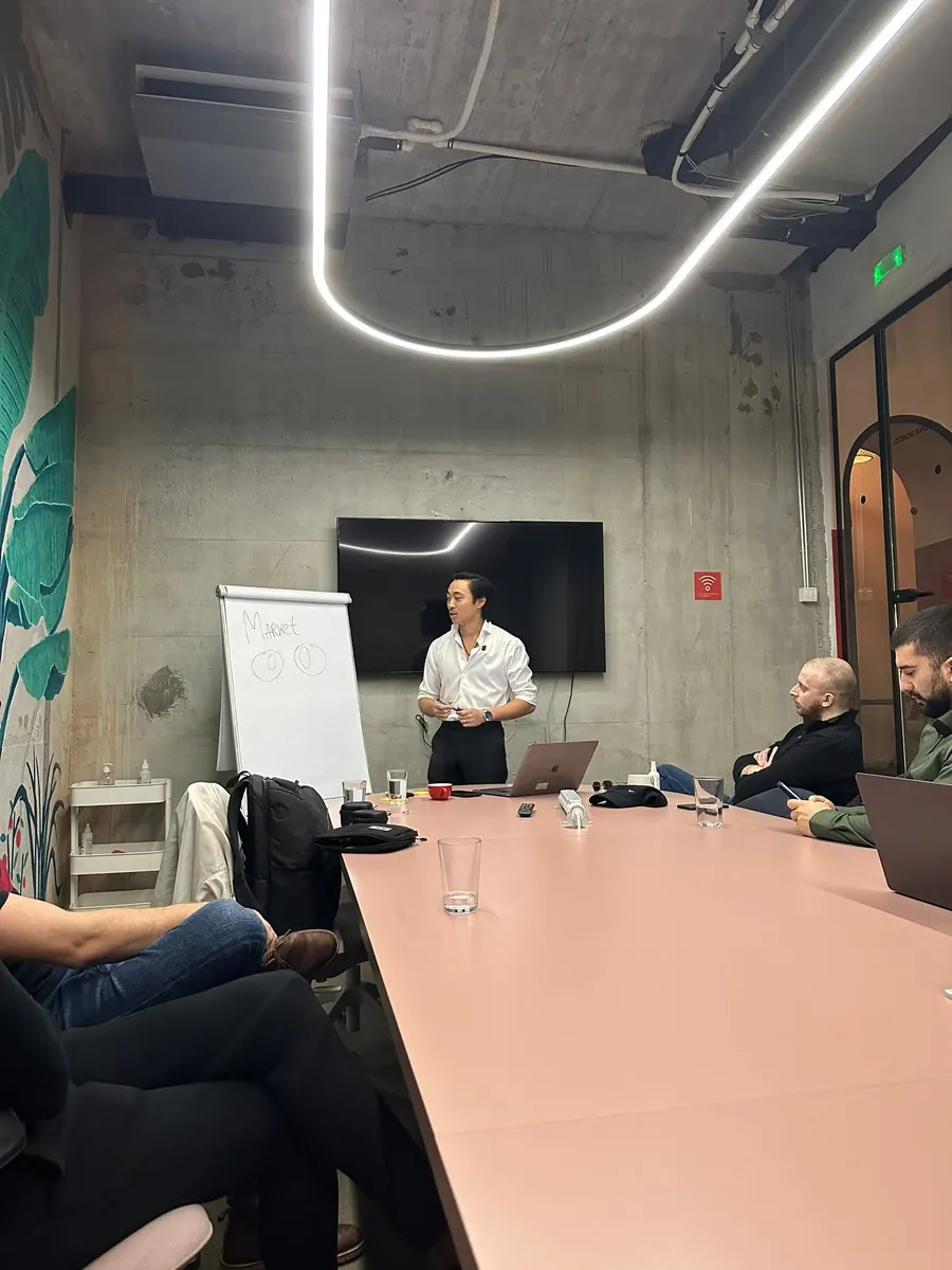 Adam War Kan teaching a room
